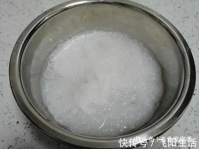 大v|大叔第一次做菜花粉丝煲，品相一般，但味道还不错，一人吃了一盆