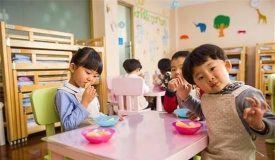 接娃|'妈妈，没人一起玩怎么办'，家长如何应对，决定孩子的社交能力