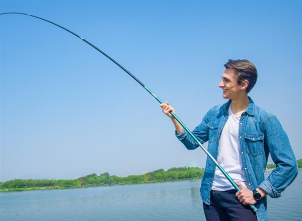 男子用可视锚鱼器垂钓被抓 网友：这不是钓鱼是外挂