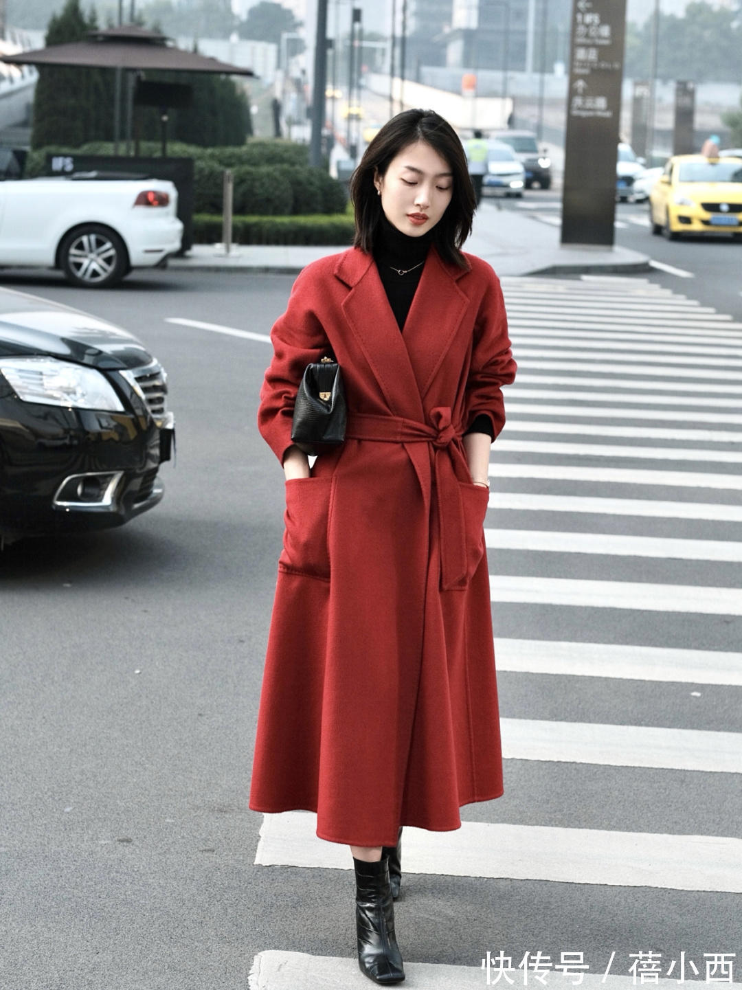 搭配 冬季还是穿“红色大衣”最时髦,搭配黑色或白色,但靠配色就赢了