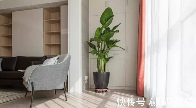 沙发墙|老公坚持装4米长电视柜,沙发墙“加厚”35公分完工都夸他机智