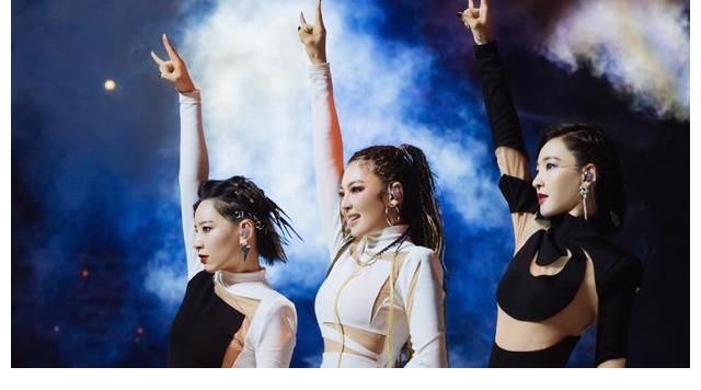 退出|张雨绮退出《女儿们的恋爱4》,扯下了综艺节目的“遮羞布”?