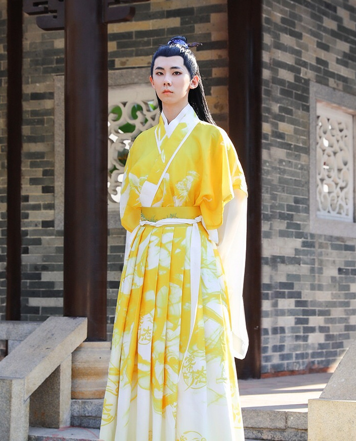 店家的设计真难理解,汉服做得奇奇怪怪,叫什么柠檬精,同袍:可以上春晚了