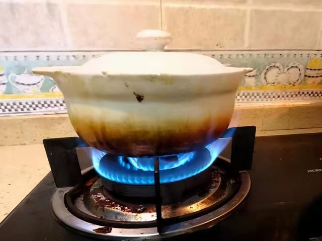 厨房做饭，这5件事千万不可以在厨房做，早知道早受益，收藏备用