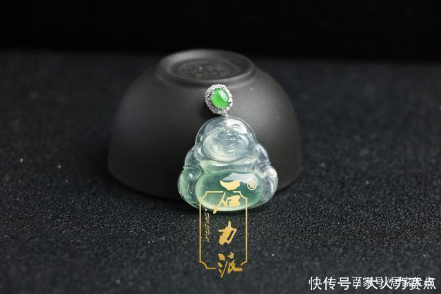 年轻人,适合戴什么样的翡翠呢