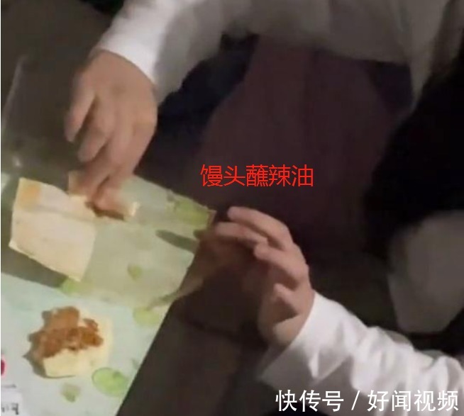 室友 女大学生专拣室友辣条包,用馒头蘸油吃,只为给男友买限量款球鞋