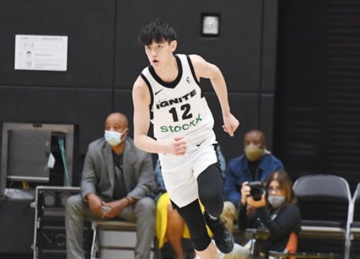 曾凡博晒帅照：这是我的故事