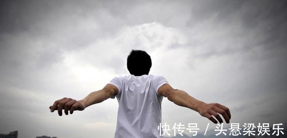 张居正&千古绝对!上联:“自大者只差一点即成臭”, 下联成鲜明对比