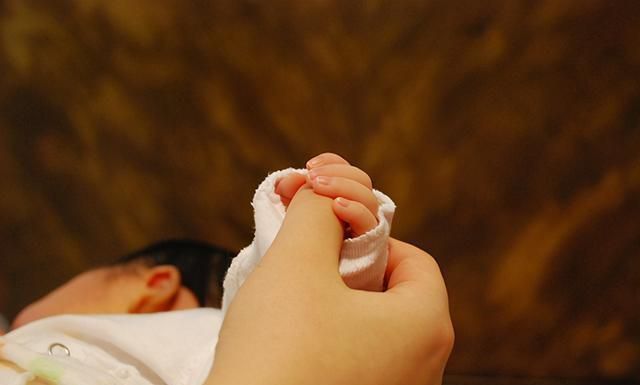 宝宝|宝宝前三个月就要抱睡,等到百天再想“补救”,就来不及了