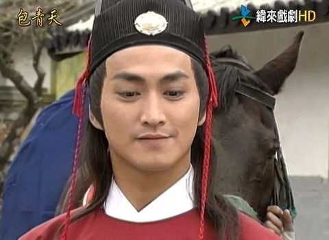 穿紅衣服最帥的男人長這樣