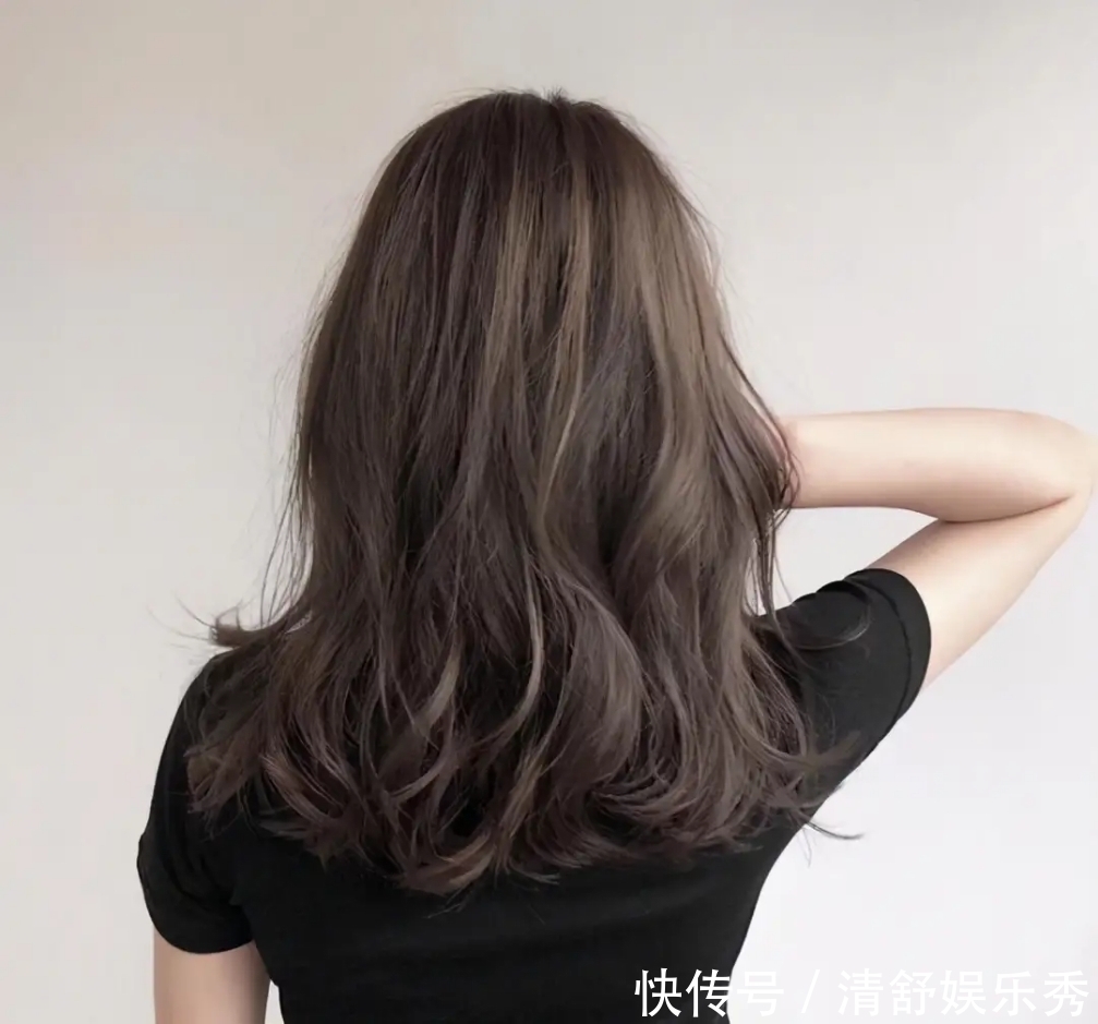 发色|中年过后的女人,别染“黄色头发”,试试这几种发色,好看又气质