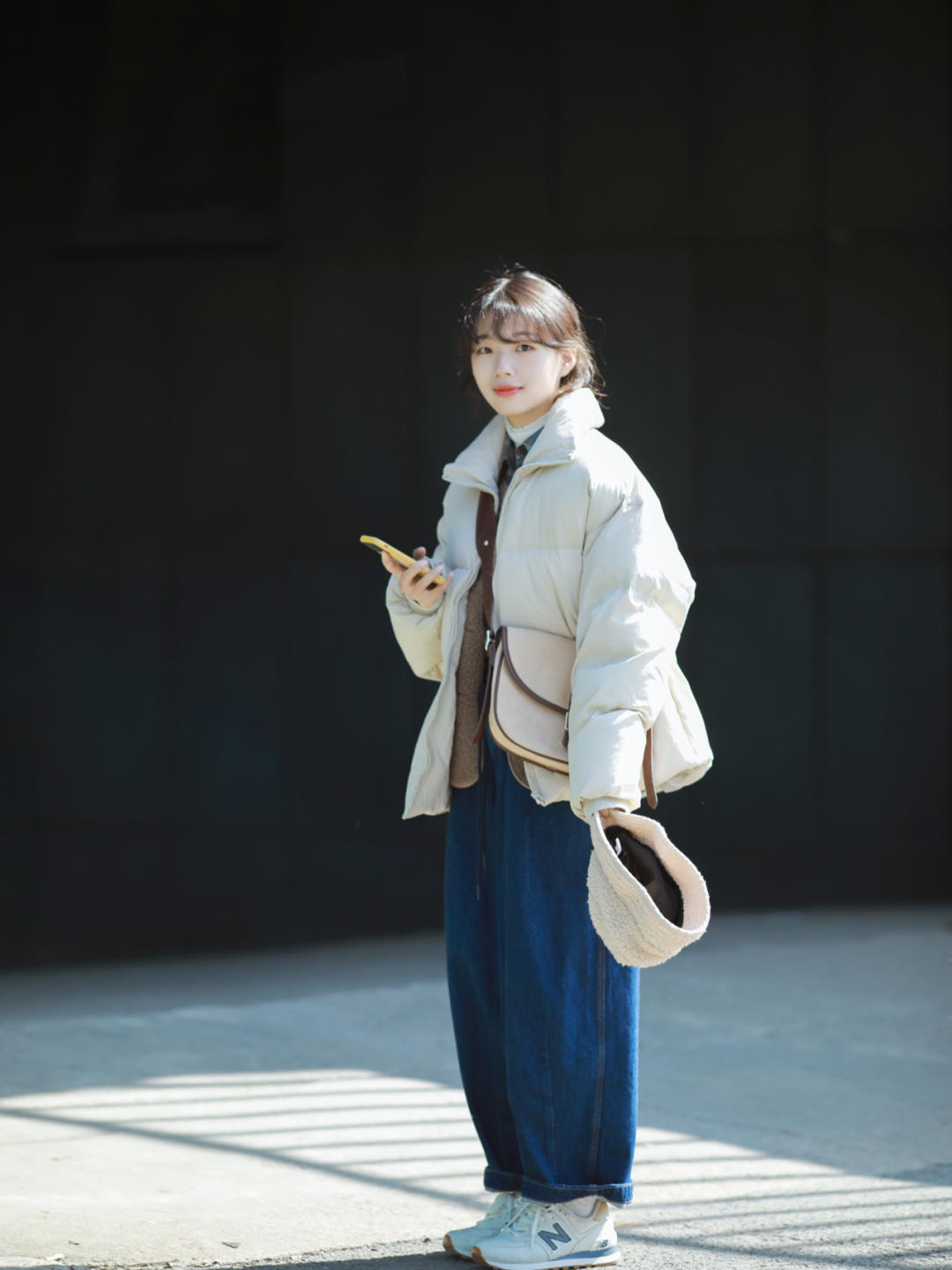 牛仔裤 冬天牛仔裤这样穿才叫洋气,这些搭配简约日常又时髦,谁穿谁美