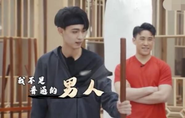 脱口秀演员杨笠输给秦霄贤，被常驻嘉宾灵魂拷问：男人还普通吗？