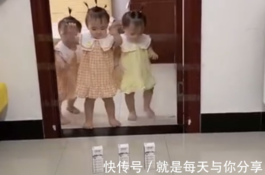 运动|妈妈在门前放了三喝奶并设置一道障碍,三胞胎宝宝拿奶的方式亮了
