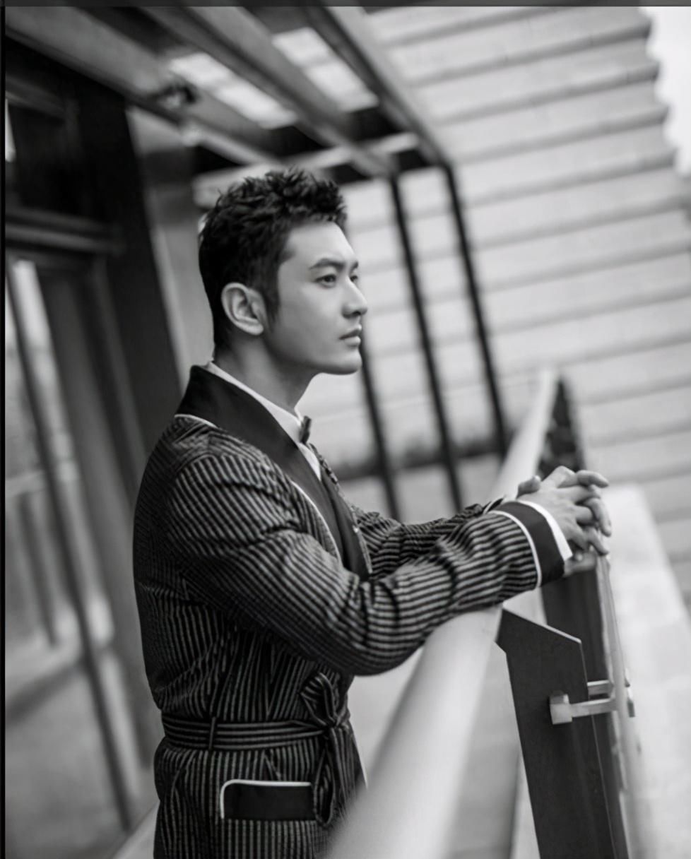 特有|43岁黄晓明形象大反转“胡子拉碴”拍写真 穿西装特有男人味