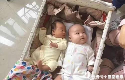 兄弟|双胞胎兄弟,喂弟弟母乳,喂哥哥奶粉,7个月后差距明显