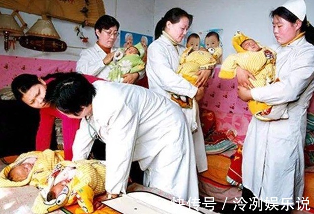 户口|“林”爸爸喜得五胞胎,奶奶随意起名,上户口时,民警直夸好!