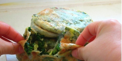 把馅饼做的皮薄如纸,这一步很重要,做法简单,凉了不硬