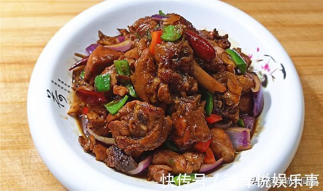 大腿|教你红烧鸡腿的家常做法,成菜软烂鲜香,做一大盘孩子们都抢着吃