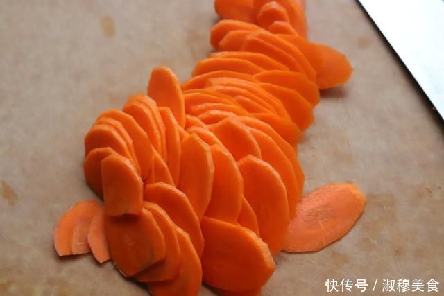 跟妈妈学了个胡萝卜的新吃法,软香不上火,头一次做就成功了