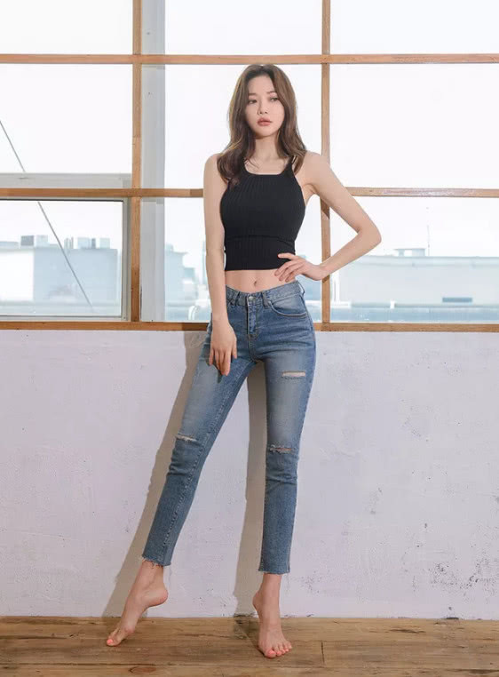 时髦 清新雅丽的牛仔裤,“烂大街”依旧时髦不过时,时尚气质爆表