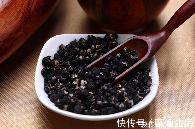 排毒养颜|女性爱美要多吃3种食物,补充营养、美白护肤,好处多多