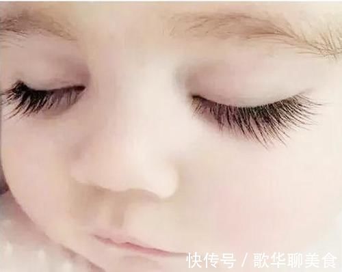 恐怖|国外男孩长睫毛“逆天”,最长可接触到嘴巴,网友有些恐怖