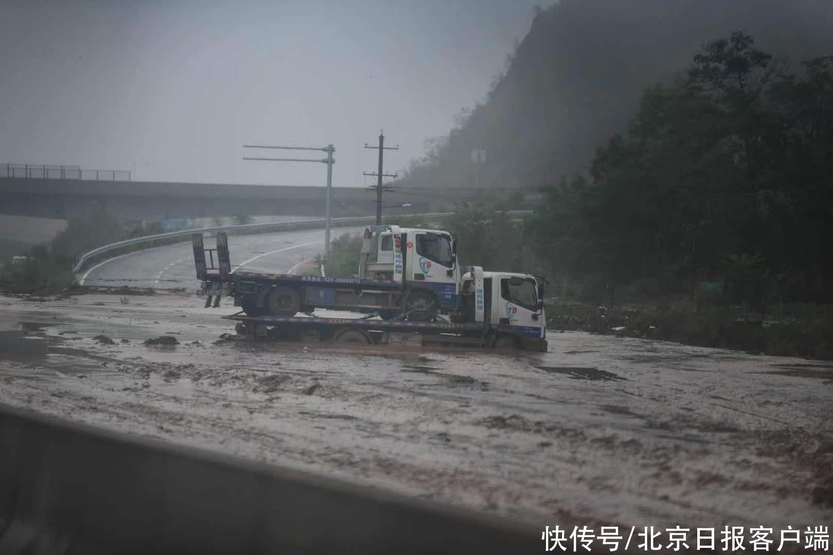 北京救援队来了！多图直击河南巩义受灾现场|前方连线 | 巩义