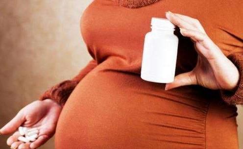 儿媳妇|95后孕妇浑身发痒,婆婆不让吃药,被迫早产生下一个“绿娃娃”