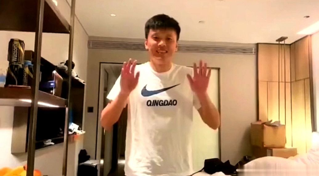 阵容|广州恒大2015亚冠阵容球员们一起做同一个动作，场面令人潸然泪下