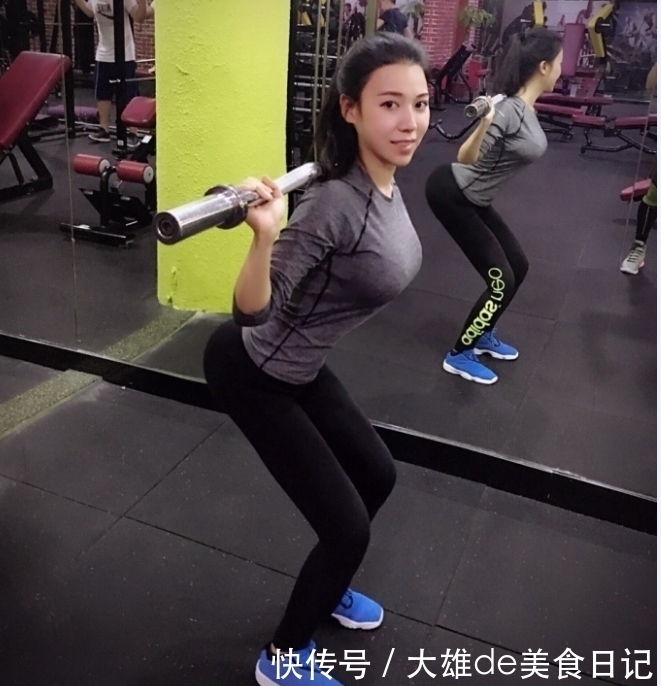 大胆|微胖打底裤小姐姐,自拍时大胆秀出丰腴身材,尽显成熟野性的韵味