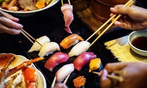 看完中国的筷子、韩国的筷子、日本的筷子,想不到差别这么大