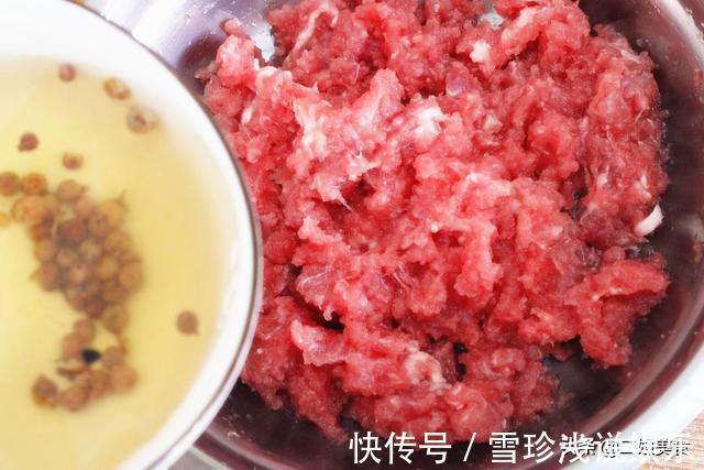 厨师|牛肉洋葱馅好吃的秘诀,教您老厨师的配方,鲜嫩多汁,真解馋