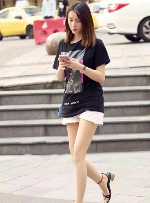 拼接|街拍花颜月貌的小姐姐,一条拼接的连衣裙,美丽大方气质