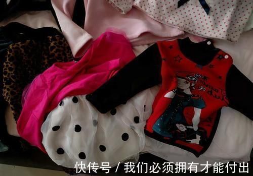 孩子|“扔了可惜,送你吧”,邻居好心送旧衣,宝妈收下随手丢垃圾桶