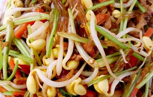 炒粉条，别直接下锅炒！大厨教你一招，软嫩爽滑，不粘黏还好吃