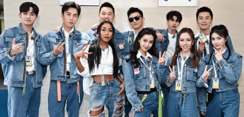 吉克隽逸 《奔跑吧9》首播大合照,baby靠边站,C位是另一位女生