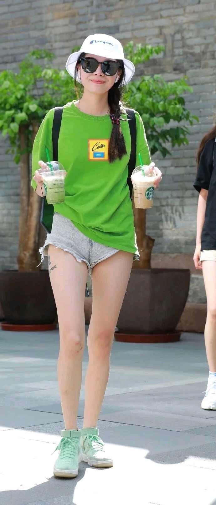 街拍高挑美女,全是身材超好颜值超高的小姐姐,每一位都特别迷人