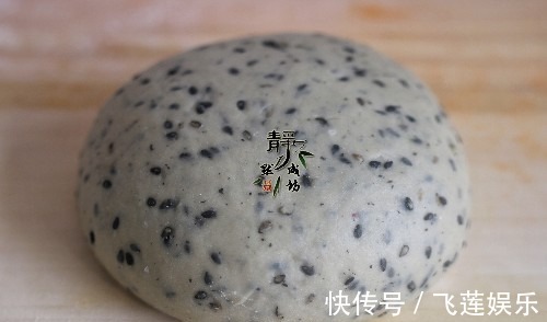 用面粉做的小零食,喷香酥脆,一会儿就做1锅,大人孩子抢着吃