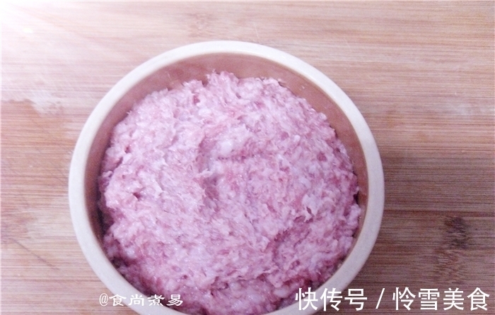 此款蒸菜做法简单，一家老小都适合，咸香下饭，易消化不上火