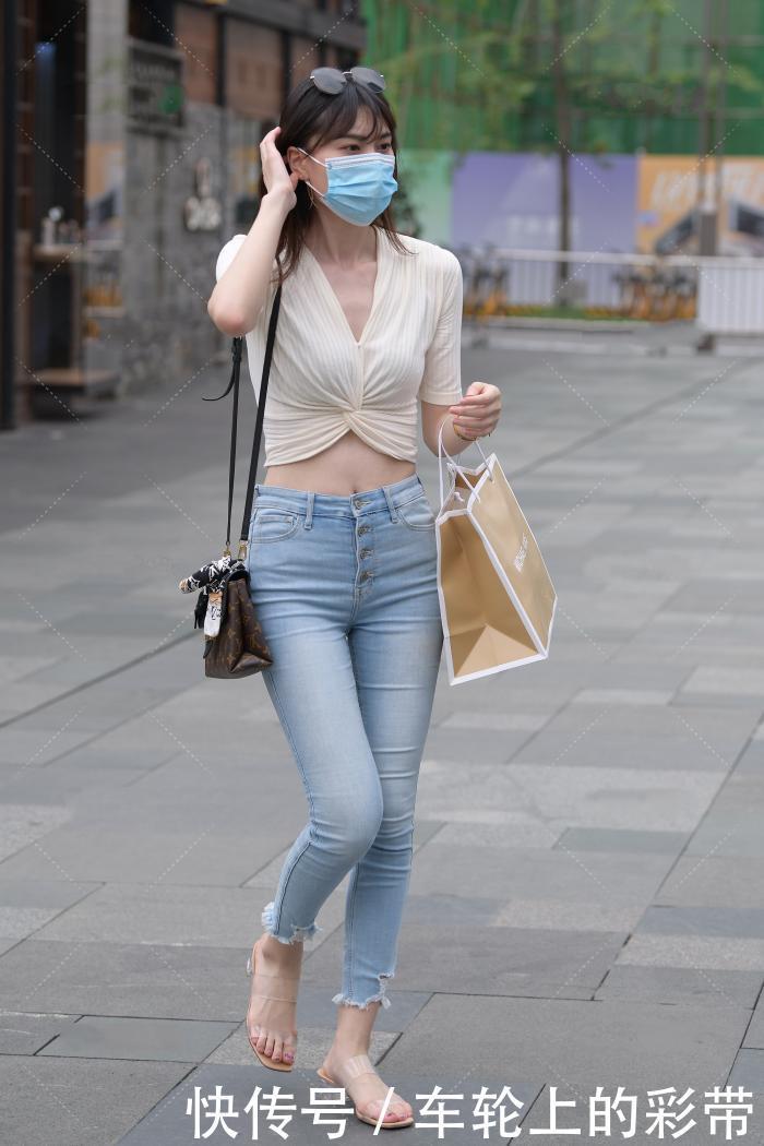 嫌弃|旧旧的花边白裙,我们是否会嫌弃它的存在