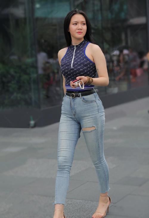 女孩们 表姐这样还能嫁出去吗来个男的就能带走，大家快来报名