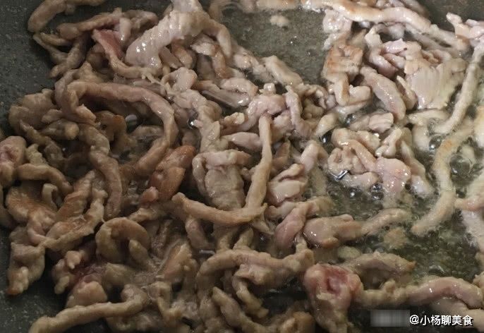 炒瘦肉，直接下锅炒就大错特错了，做好这5步，滑嫩不粘锅！
