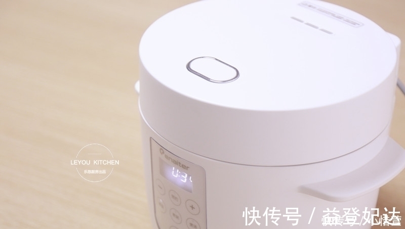 枣糕|想吃枣糕，用电饭锅就能做，不用打发，不用发酵，拌好面糊就入锅