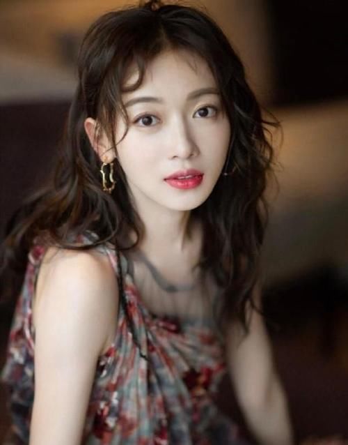 膨胀感|女人过了40岁,尽量避开这3种发型,尤其是第二种,显老又土气