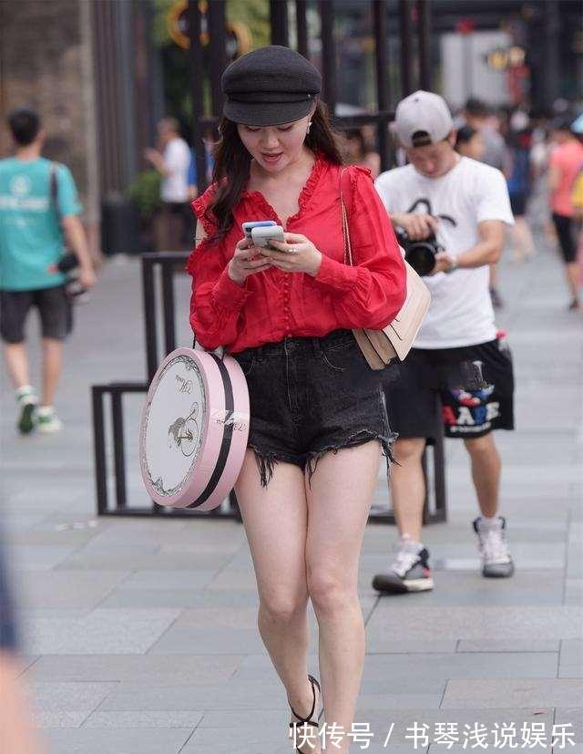 秘籍 瑜伽裤遮肉的穿搭秘籍，不装嫩不显老，更显气质