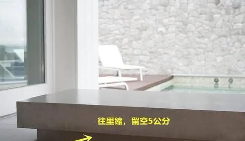 地台|除了沙发,靠墙打10公分悬空地台,来20个客人都坐得下!