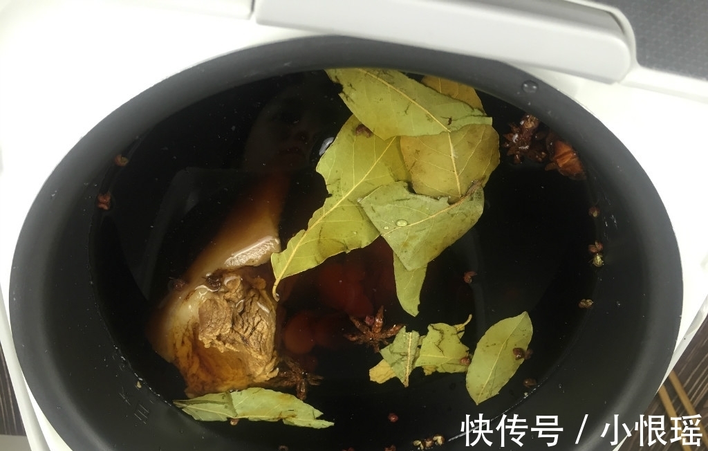 水淀粉|老妈教我把肘子放电饭锅,不放油,不腌制,出锅后全家流口水