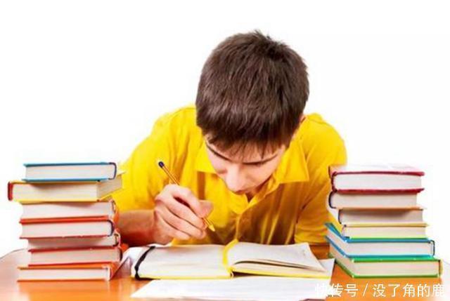 嫌弃|爸爸穿工作服去开家长会,却遭女儿嫌弃,丢下一句“真给我丢人”