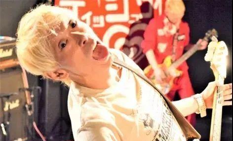 失去舌头的日本乐队主唱,燃尽了整个生命